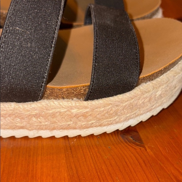 Girls Steve Madden sandals . Size 3 - Picture 3 of 4